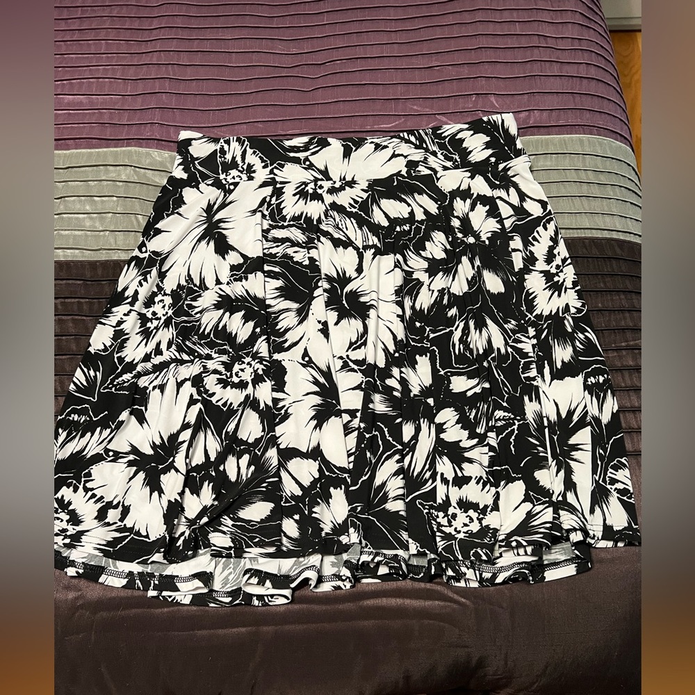 Chaps XL black and white floral skirt